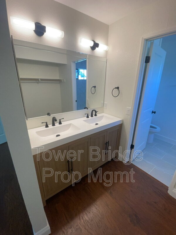 Building Photo - 2247 Atrisco Cir