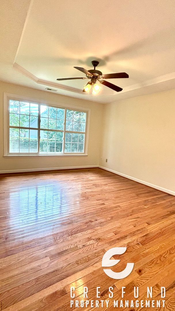 Building Photo - OVER 2000 SQ. FEET - Minutes Away from JAC...
