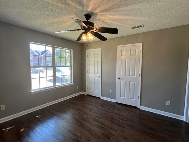 Building Photo - Renovated 3 Bedroom 3 Bath Townhome for Rent!