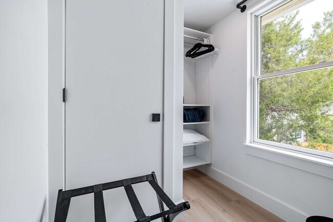 Building Photo - 30 W Castillo Dr