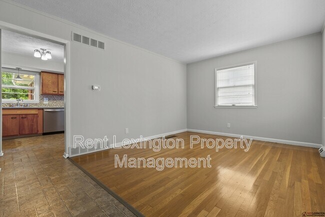 Building Photo - 2124 Violet Rd