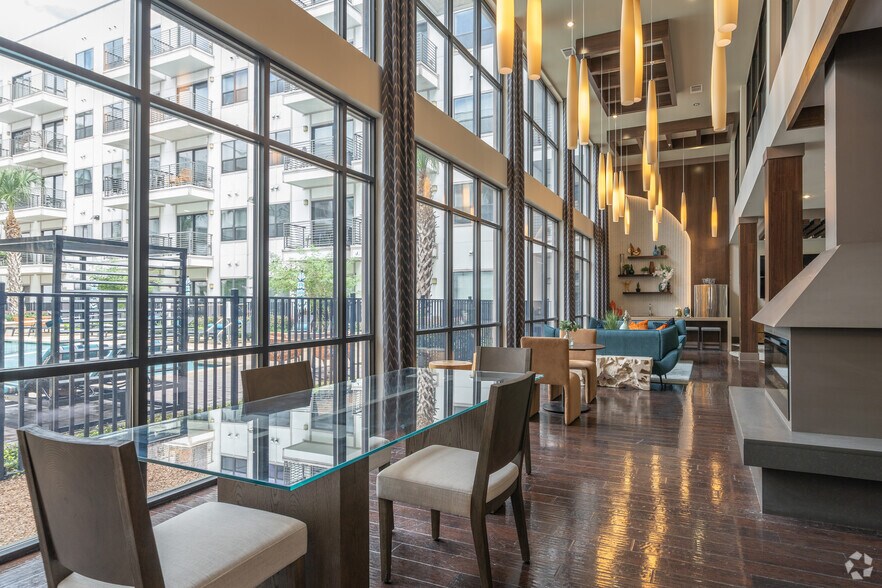 Club Room - Heights West End