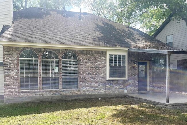 Building Photo - 3811 Spruce Bay Dr