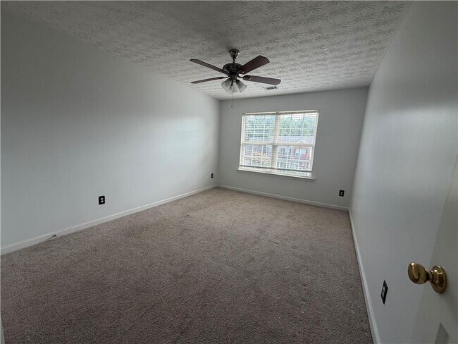 Building Photo - 3865 Crescent Walk Ln NE