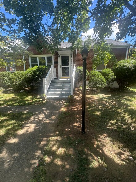 Primary Photo - 2521 Chatham St NW