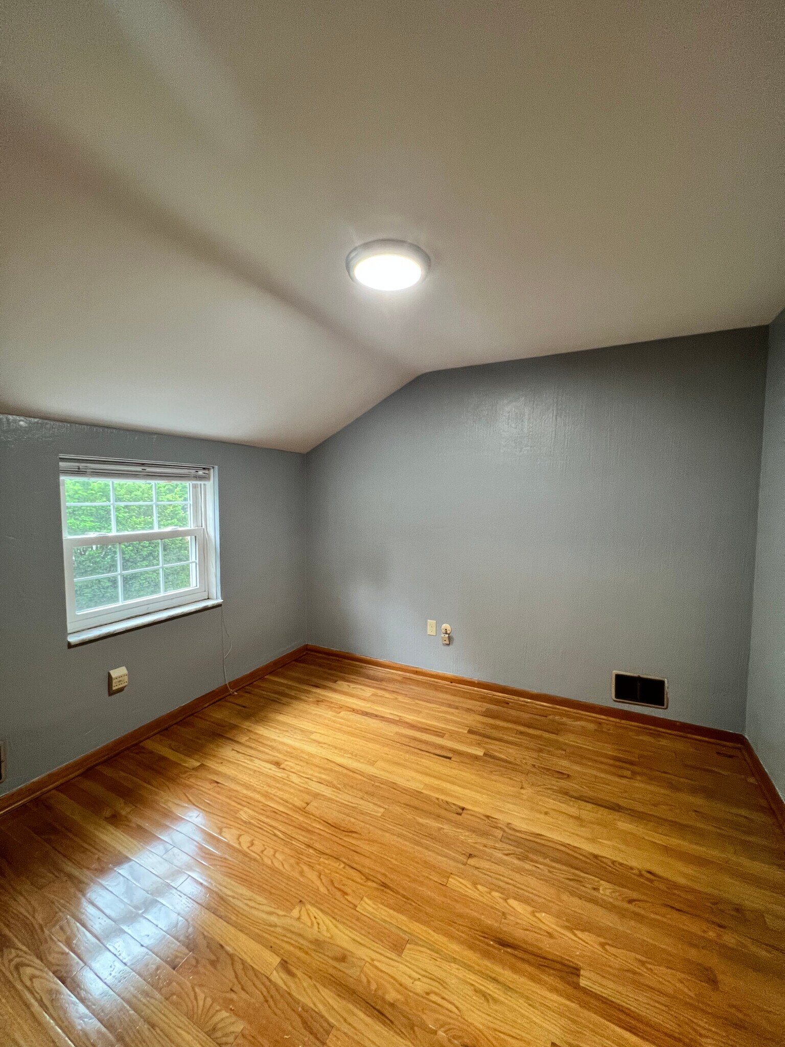 Bedroom 2 - 3642 Linden Ave