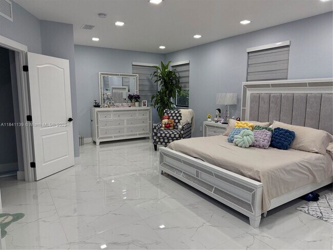 Building Photo - 11300 SW 236 Ln