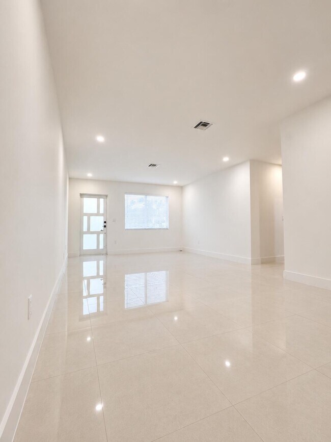 Building Photo - 345 Pinehurst Rd