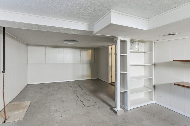 Building Photo - 1608 S 55th St