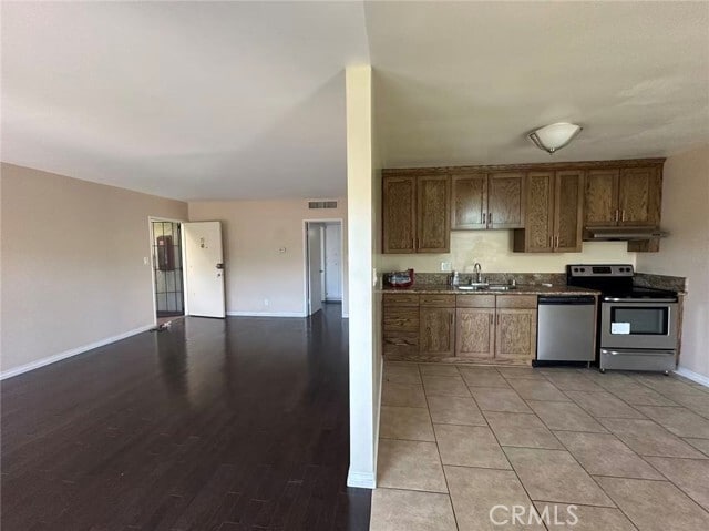 Building Photo - 9070 Huntington Dr