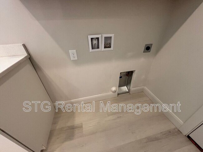 Building Photo - 840 Twin Lakes Dr