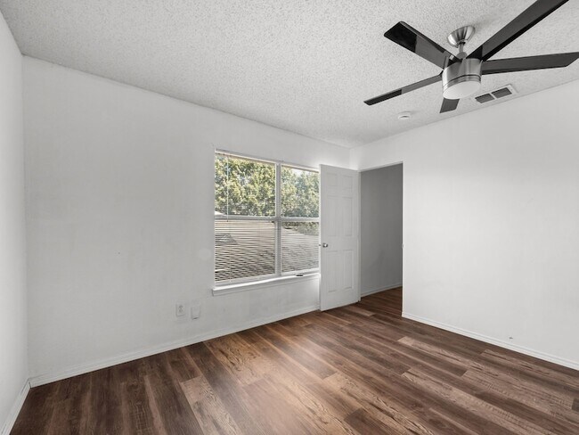 Building Photo - 1237 McCary St