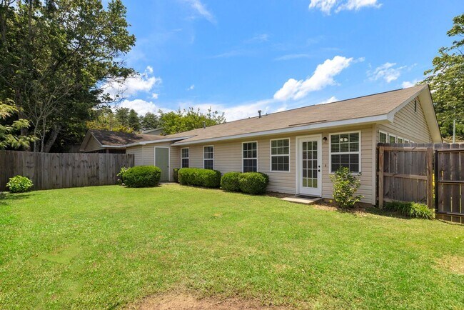 Building Photo - 3/2 Duplex Close to Tiger Town- Available ...