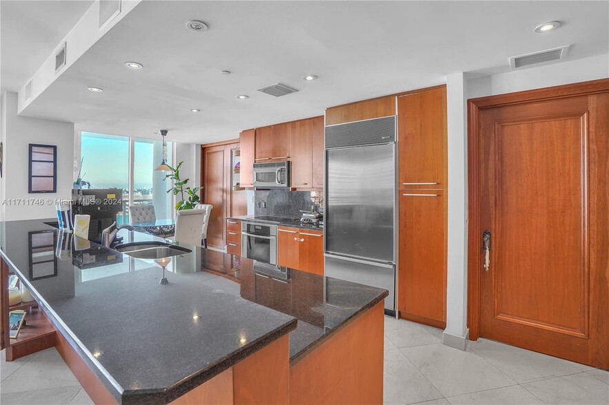 Building Photo - 901 Brickell Key