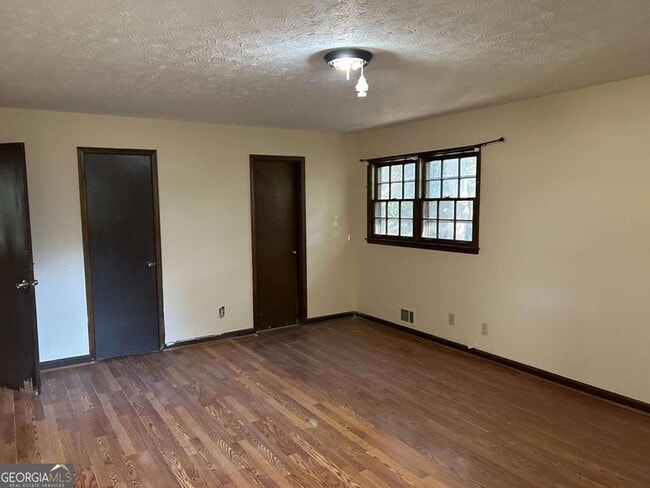 Building Photo - 1530 Oleander Ln SW