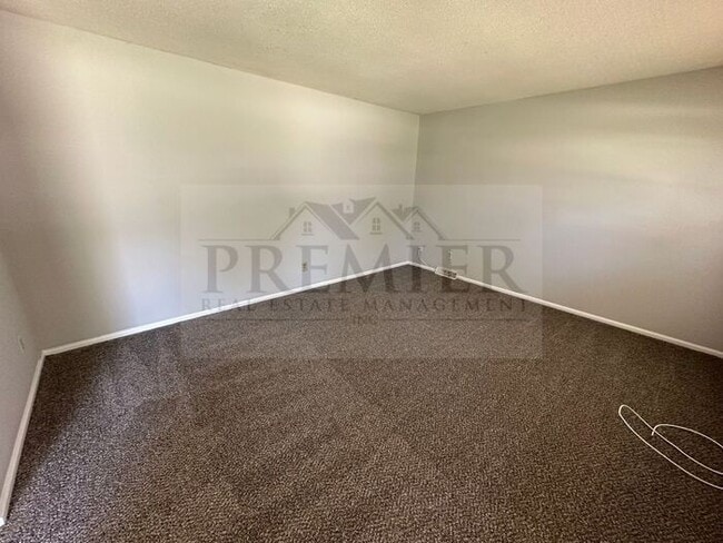 Building Photo - 4 bd/1.5 ba house Rent $1475 -11808 Smalle...
