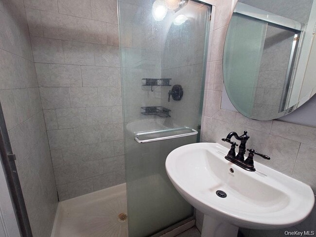 Building Photo - 256-20 Craft Ave