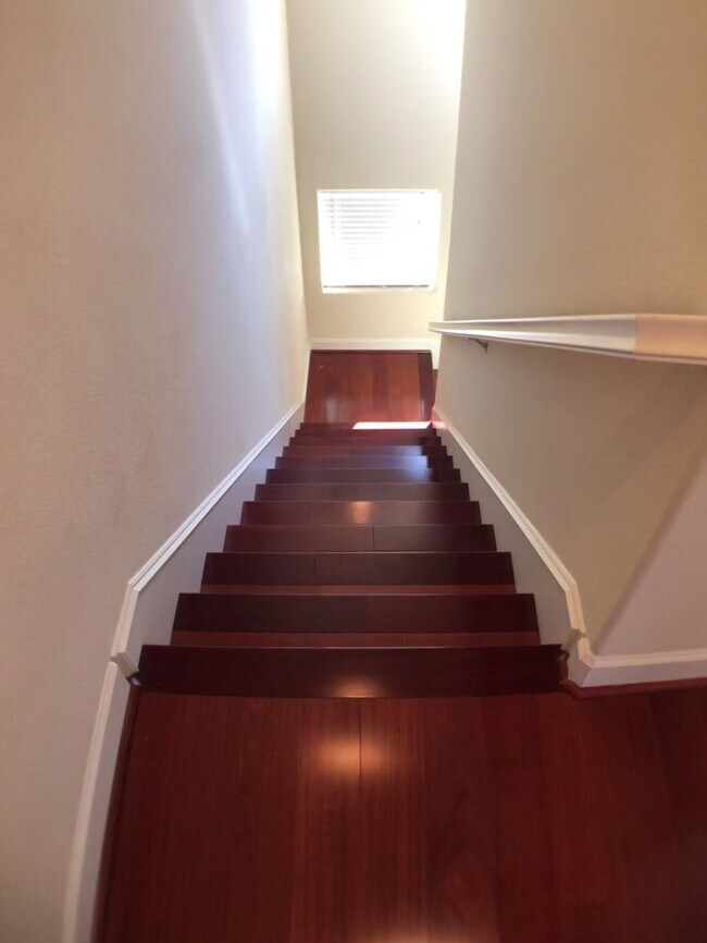 Building Photo - 1252 Water Lily Way