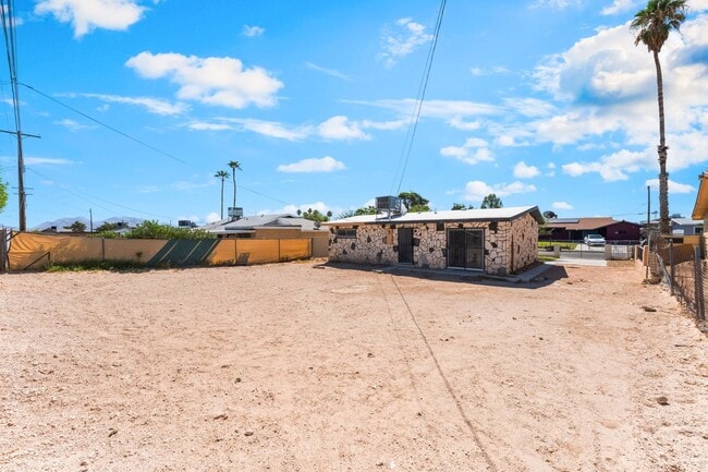 Building Photo - Full remodeled and upgraded 3-bedroom home situated on a spacious lot!