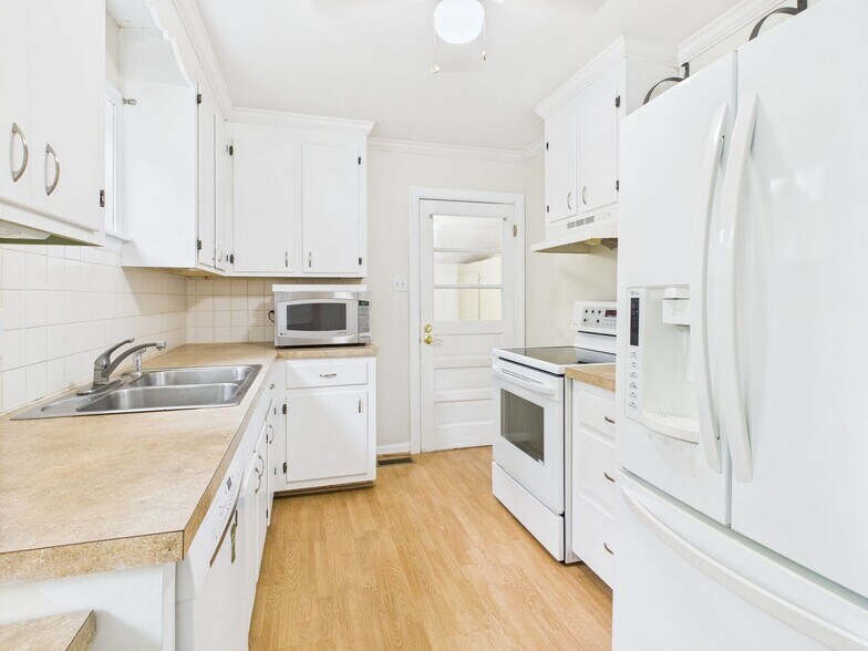 Building Photo - 1109 Dinwiddie Ave