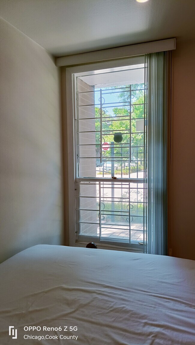 Building Photo - 5557 S Harper Ave