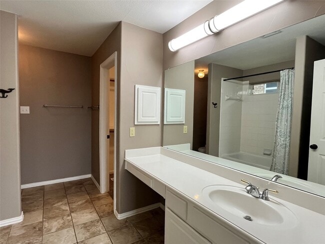 Building Photo - 3917 Miramar Dr