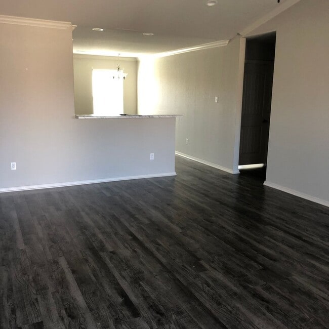 Building Photo - 957 Augusta St