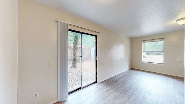 Building Photo - 1002 Verde Dr