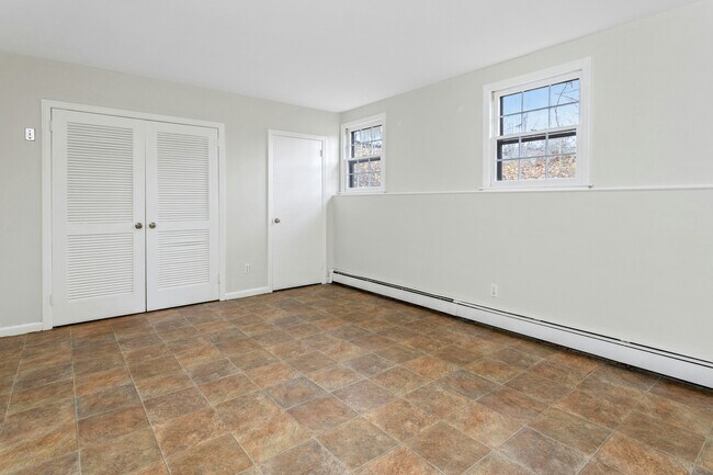 Building Photo - 64 Jelliff Mill Rd