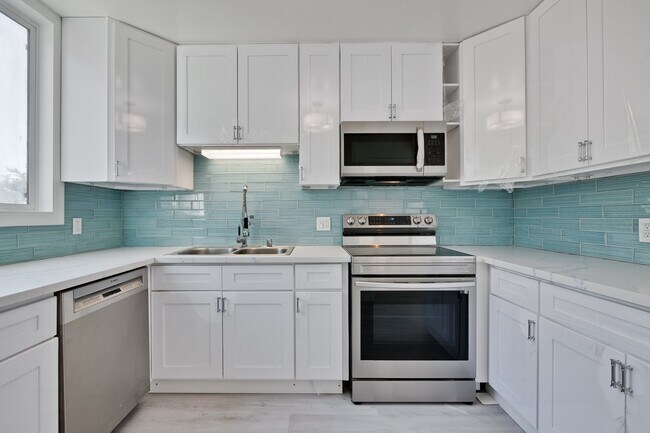 Building Photo - 289 Bridgeview Dr