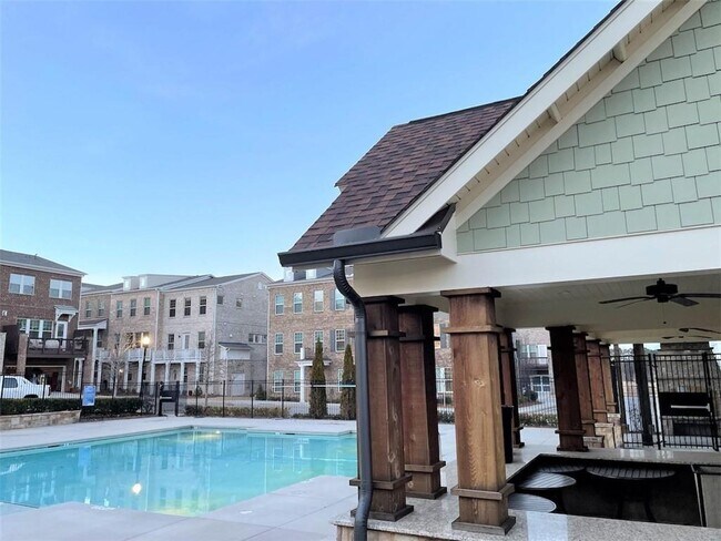 Building Photo - 404 Caravelle Walk