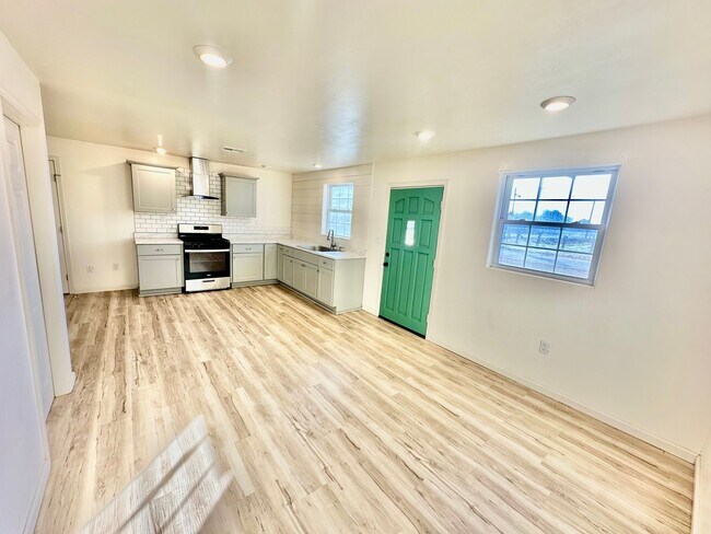Building Photo - Fully Remodeled 3/2 in Northwest Fresno