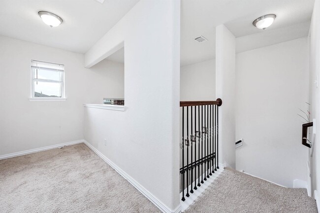 Building Photo - 14925 Gray Ridge Ln