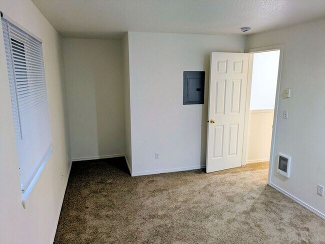 Building Photo - 17979 SW 115th Ave