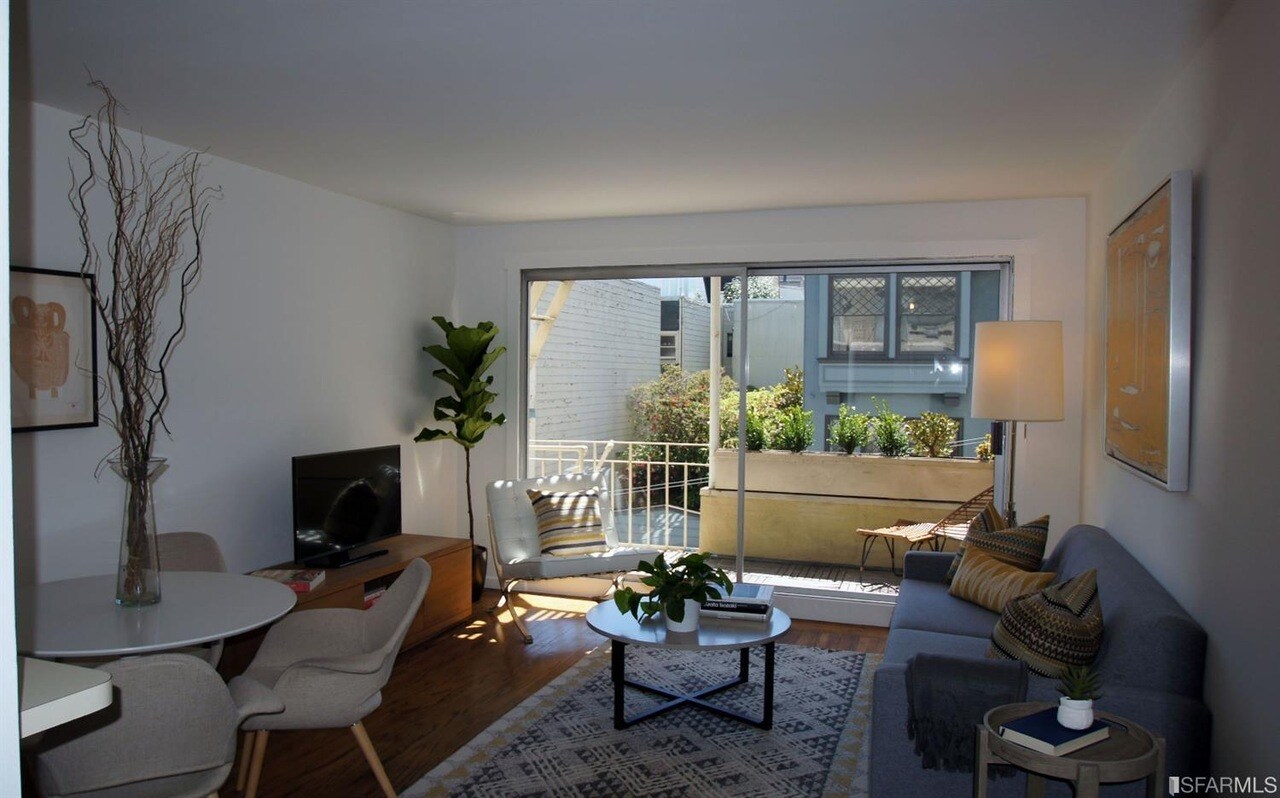 Living room - 1260 Clay St