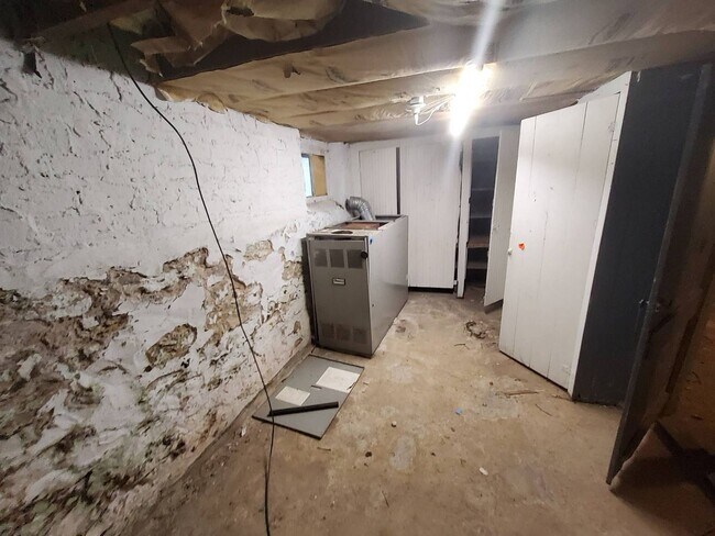 Building Photo - 373 Ahnaip Street