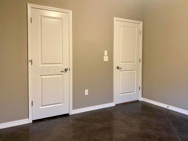 Building Photo - 9608 Sydney Dr