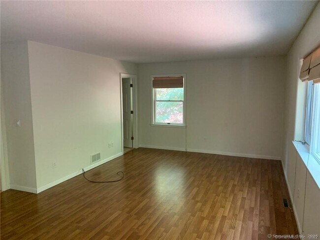 Building Photo - 380 Huckleberry Hill Rd