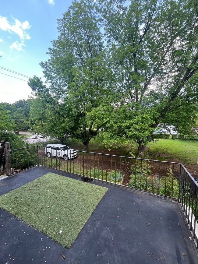 Building Photo - Charming 9 Bedroom Home Located In Raleigh NC!!!