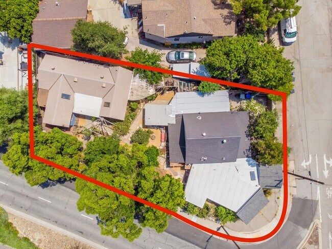 Building Photo - 2599 Huntington Dr