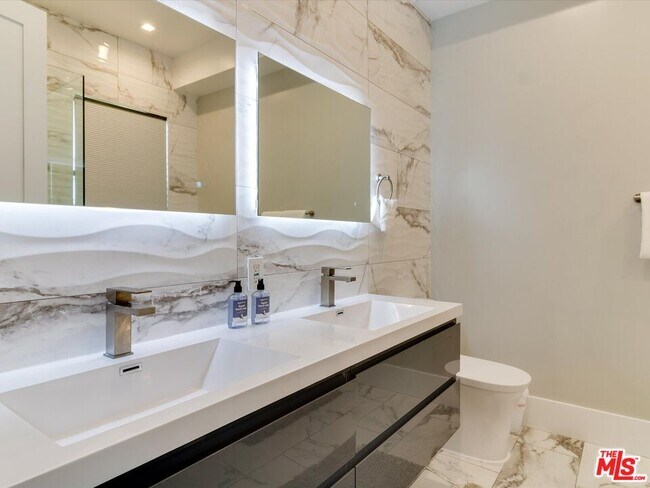 Building Photo - 4830 Pickford St