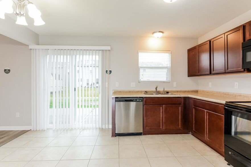 Building Photo - 8110 Grove Berry Dr