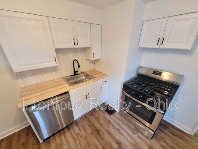 Building Photo - 1060 Sells Ave