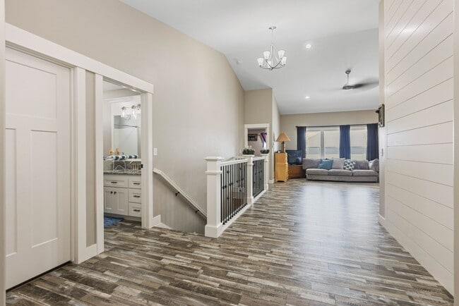 Building Photo - Partially furnished Twin home in Rigby