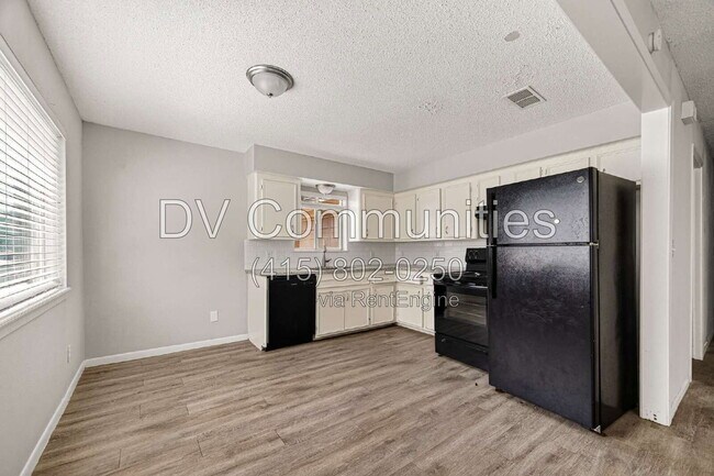 Building Photo - 16835 S Lighthouse Dr