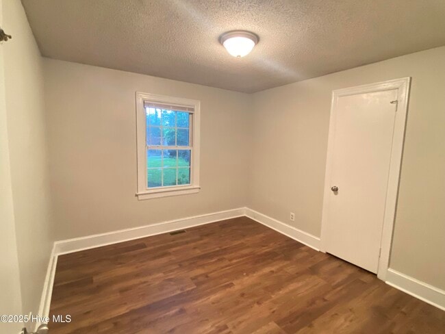 Building Photo - 2816 Jefferson Dr