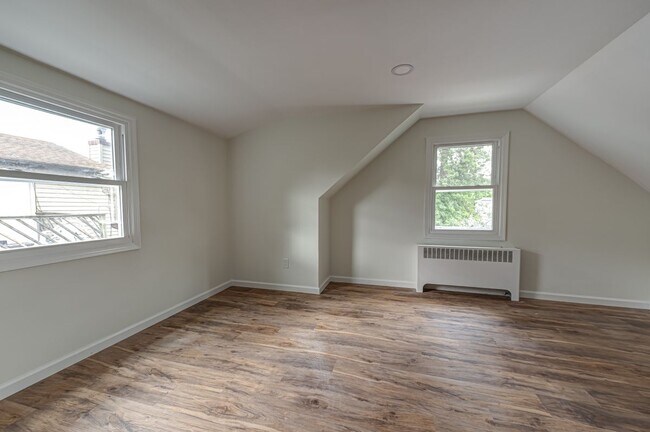 Building Photo - 2528 Marshall Ave