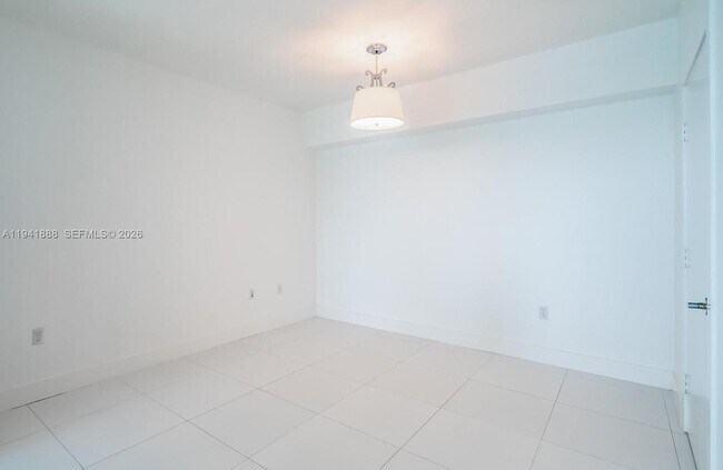 Building Photo - 900 Biscayne Blvd