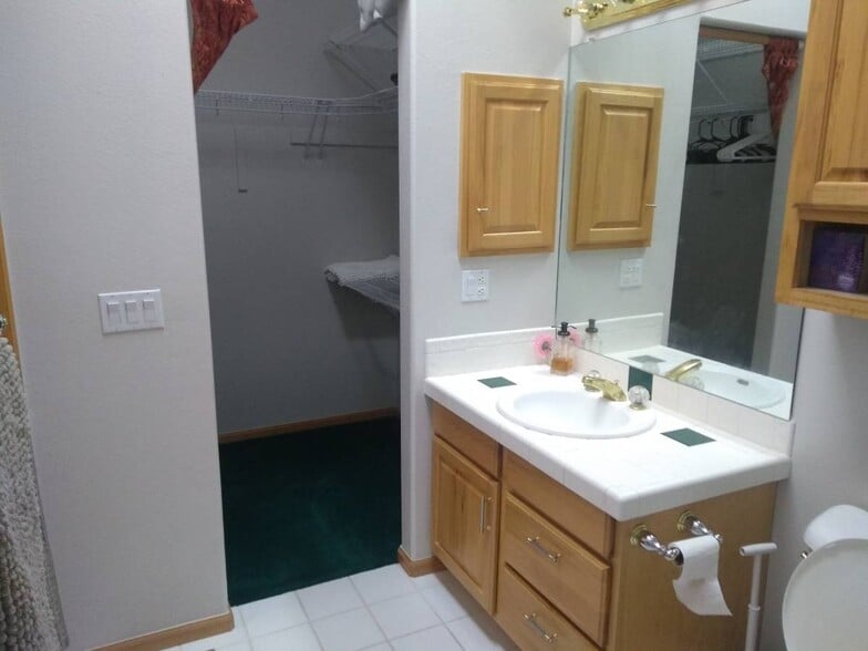 Building Photo - 23684 Pondview Plz