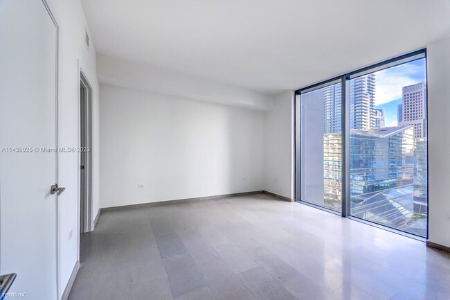 Building Photo - 2 br, 2 bath Condo - 88 SW 7th St Luxury r...